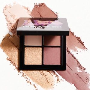 LES BEAUTY
City Chic Eyeshadow Quad